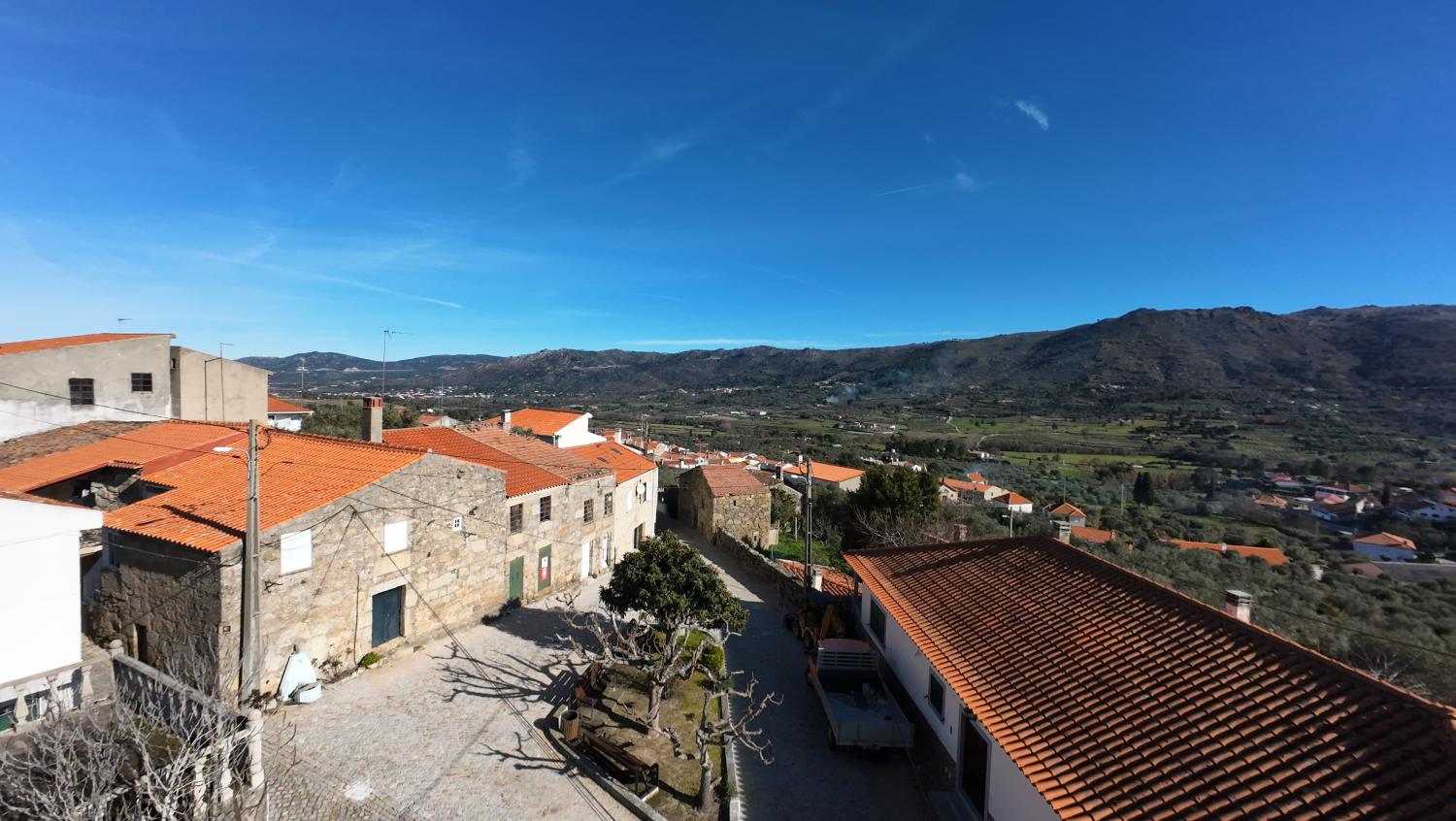  à venda moradia em banda Aldeia Viçosa Guarda 4