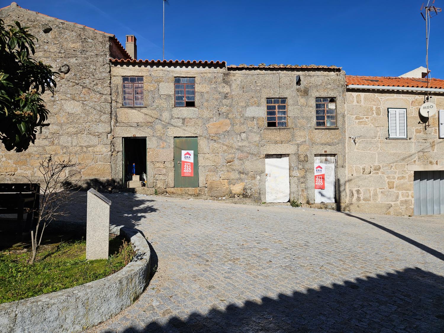 à venda moradia em banda Aldeia Viçosa Guarda 2