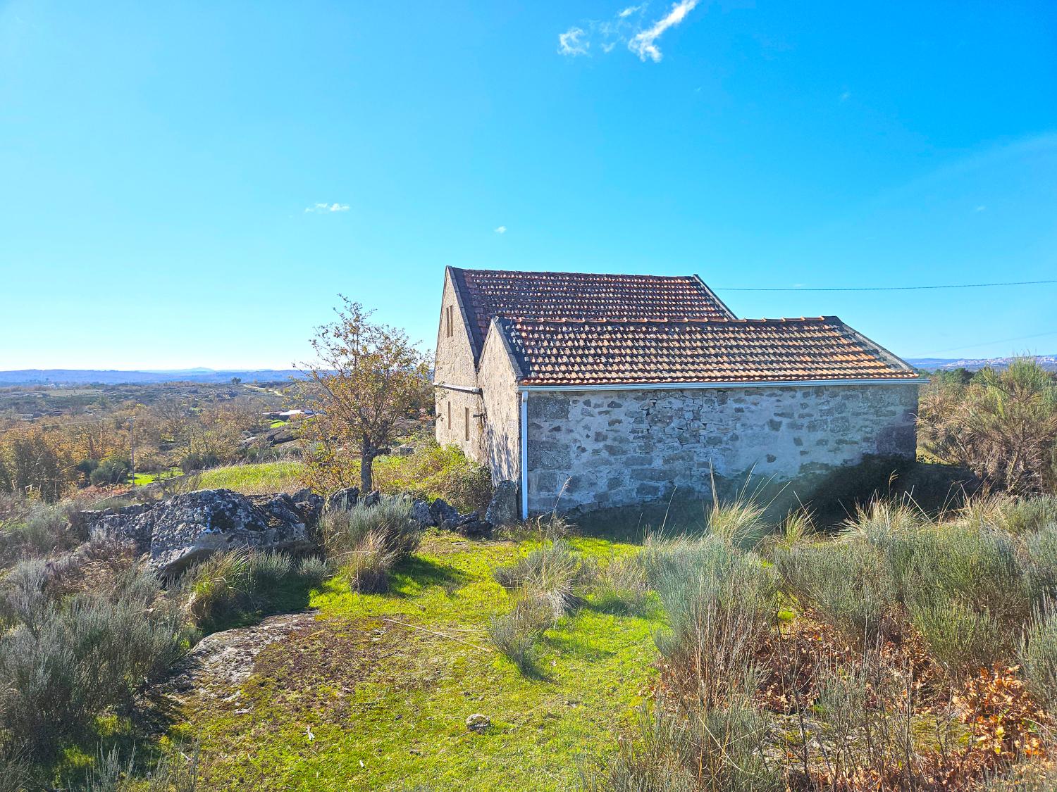  à venda casa isolada Donfins Guarda 17