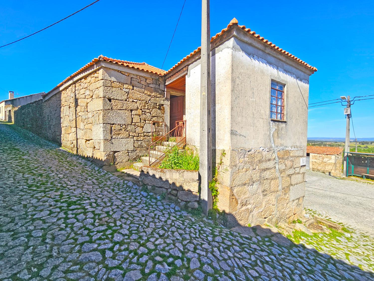 à venda moradia em banda Rabaçal Mêda 3