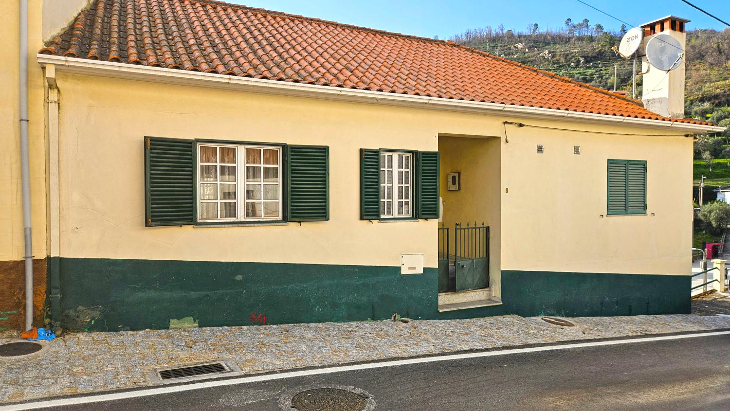  à venda moradia em banda Famalicão Guarda 1