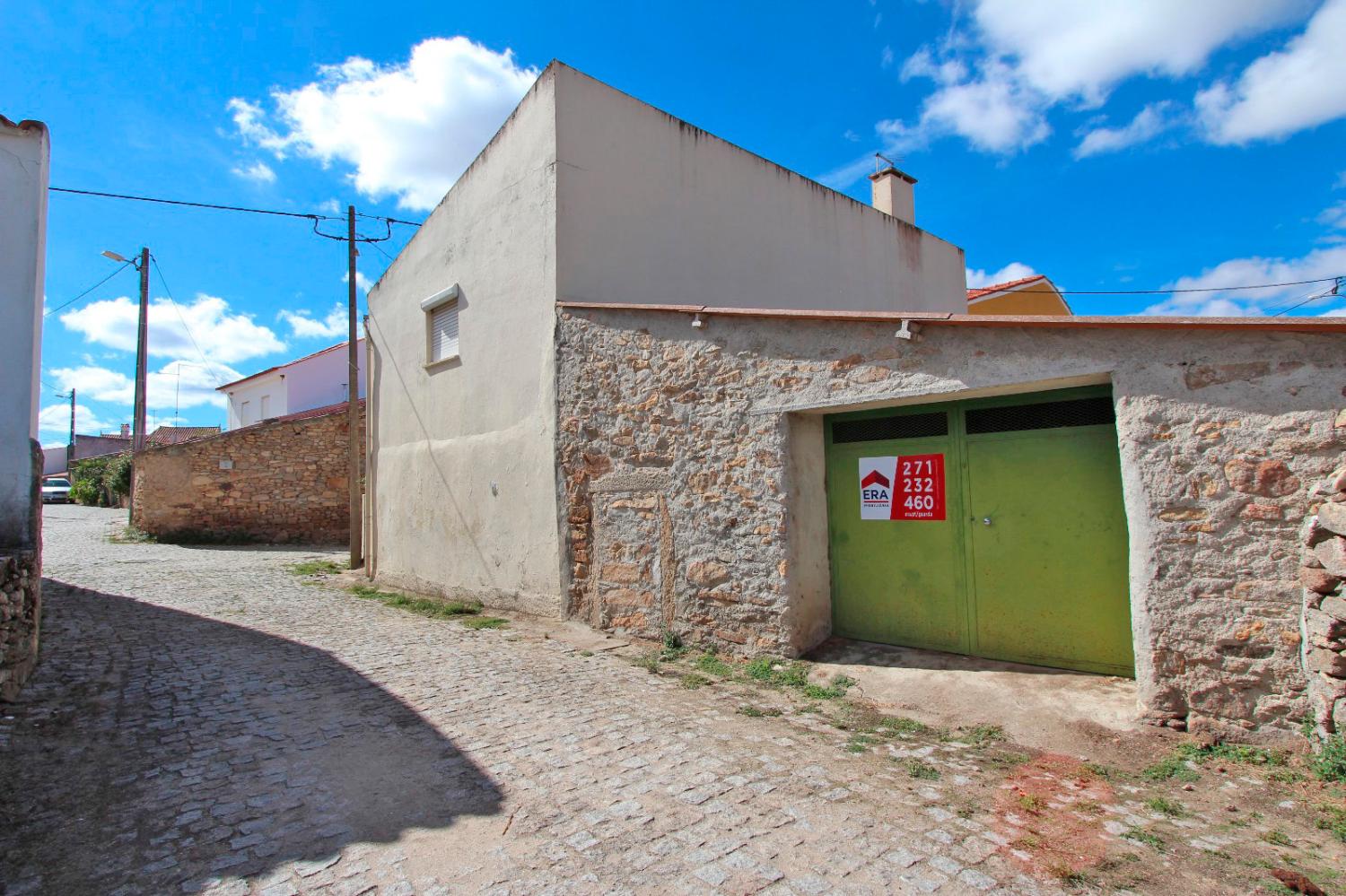 à venda moradia em banda Malpartida Almeida 3