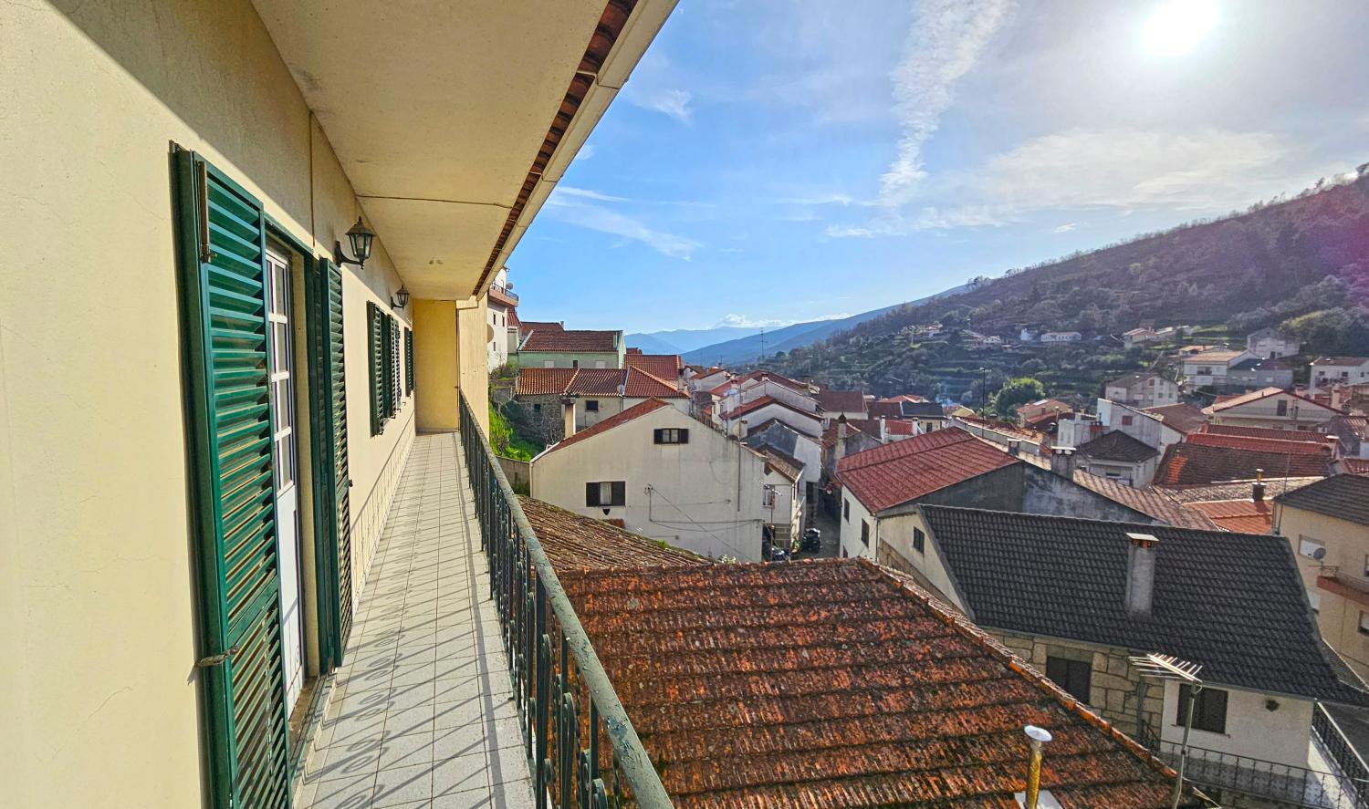  à venda moradia em banda Famalicão Guarda 4