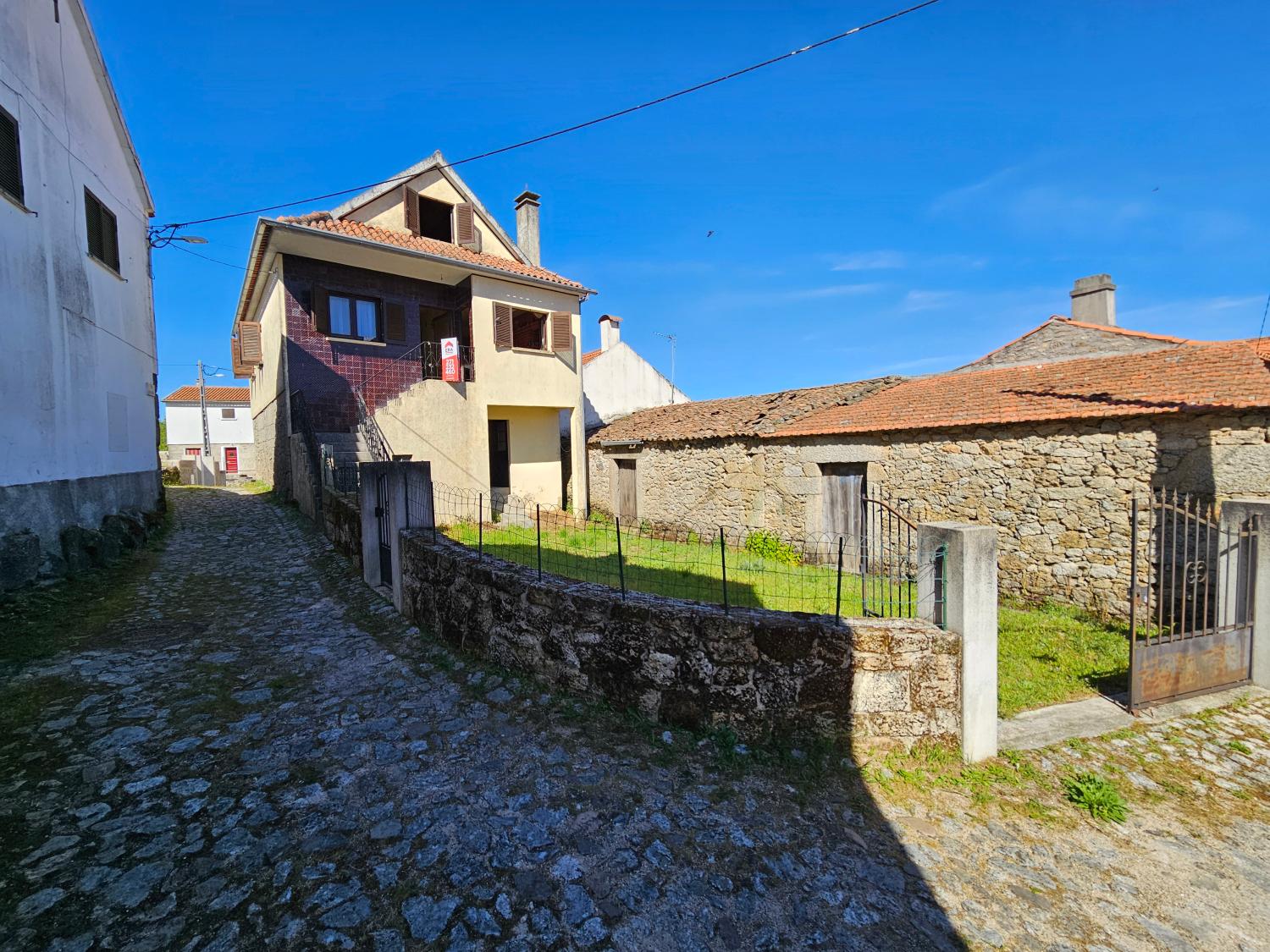 à venda casa Urgueira Sabugal 2
