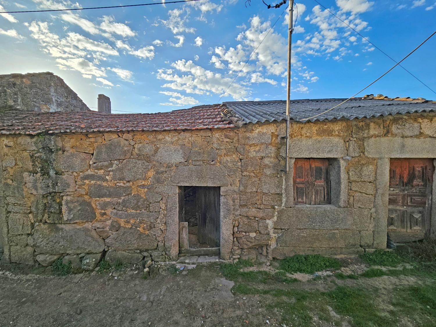  à venda moradia em banda Montes Guarda 4
