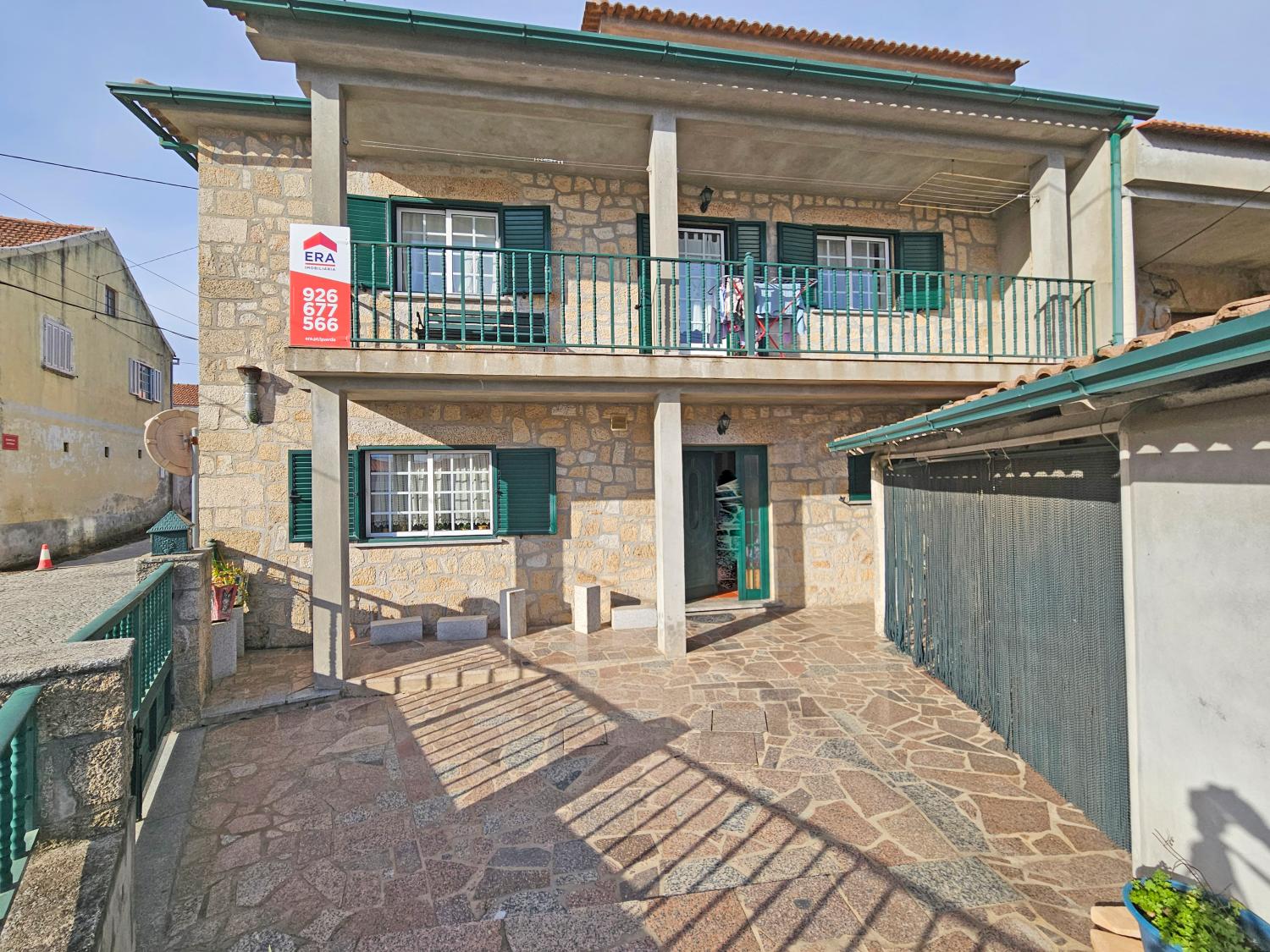 à venda moradia em banda Cardeal Sabugal 2