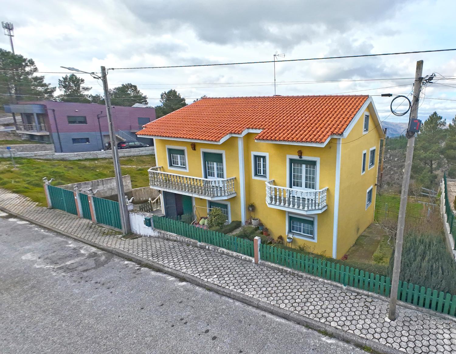  à venda casa isolada Vale de Estrela Guarda 1