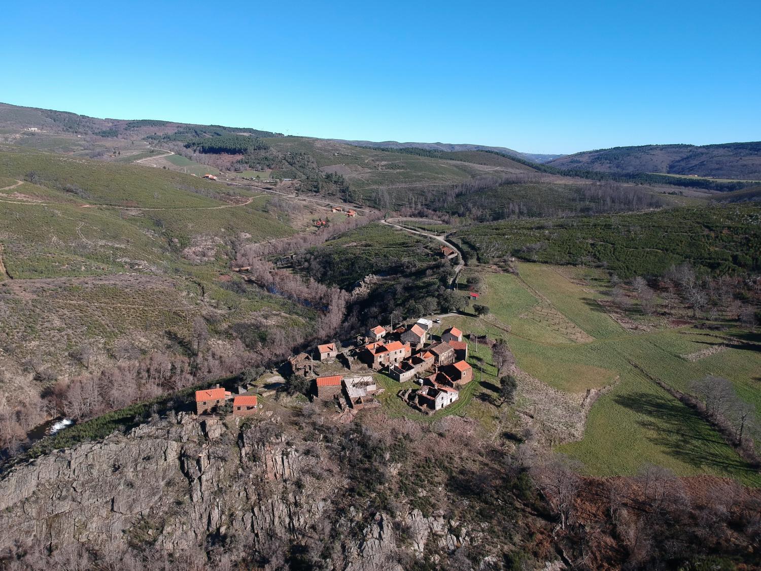  à venda moradia em banda Quinta da Taberna Guarda 1
