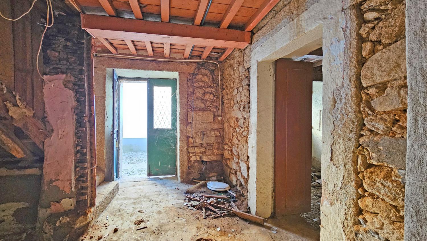  à venda moradia em banda Almeida Almeida 11