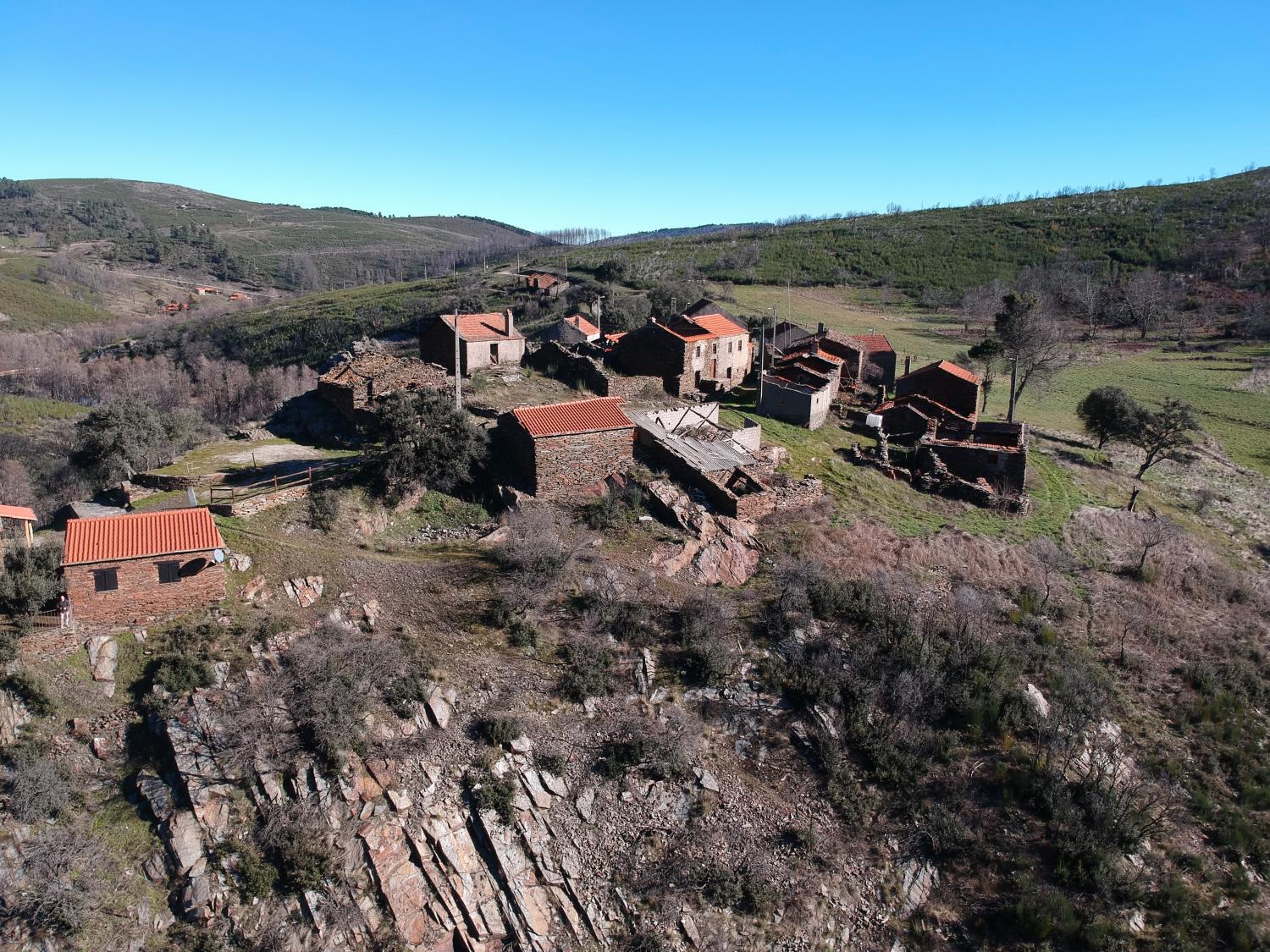  à venda moradia em banda Quinta da Taberna Guarda 2