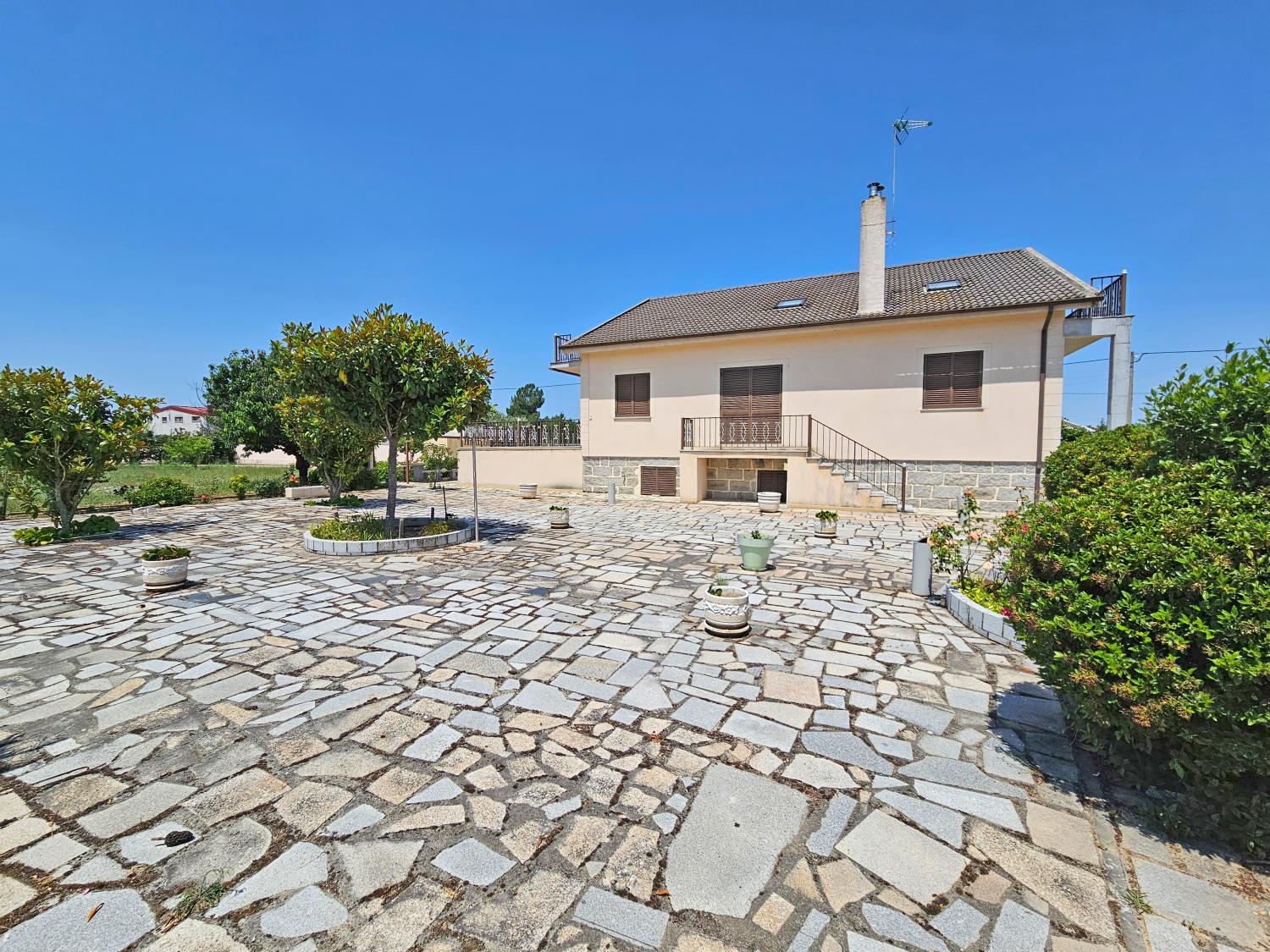 à venda casa isolada Souro Pires Pinhel 2