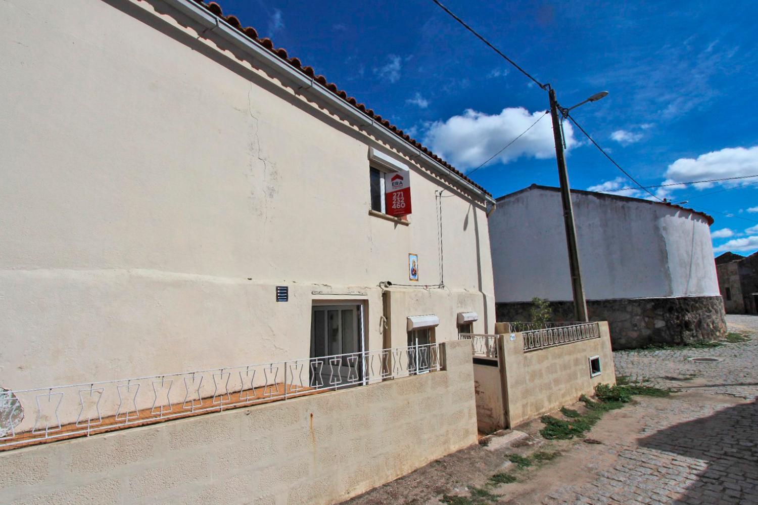 à venda moradia em banda Malpartida Almeida 2