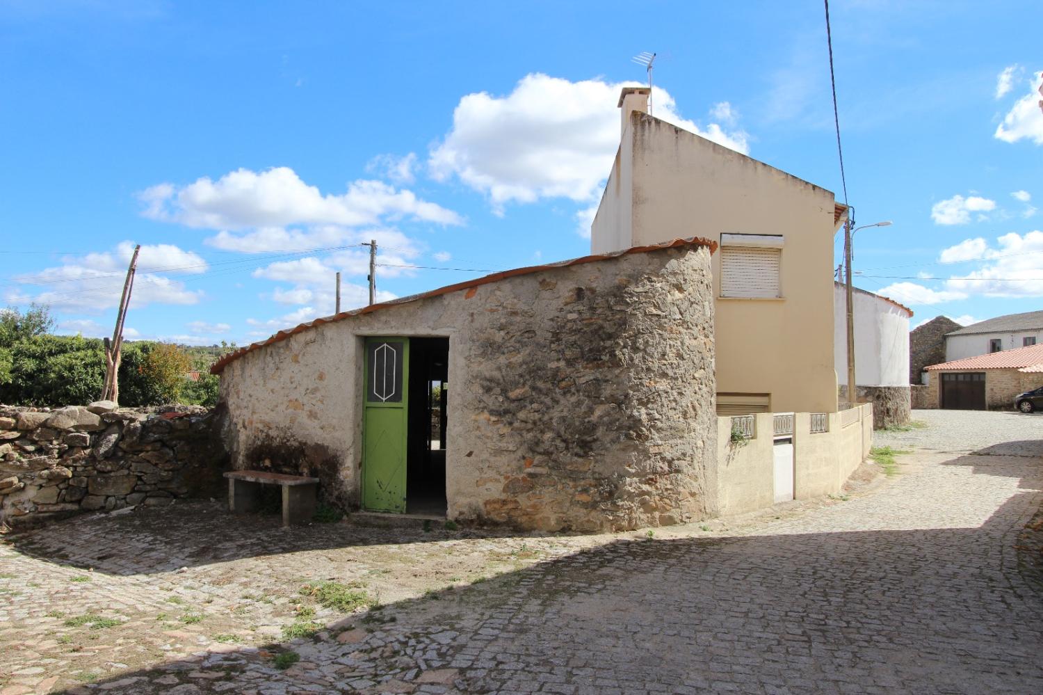  à venda moradia em banda Malpartida Almeida 4